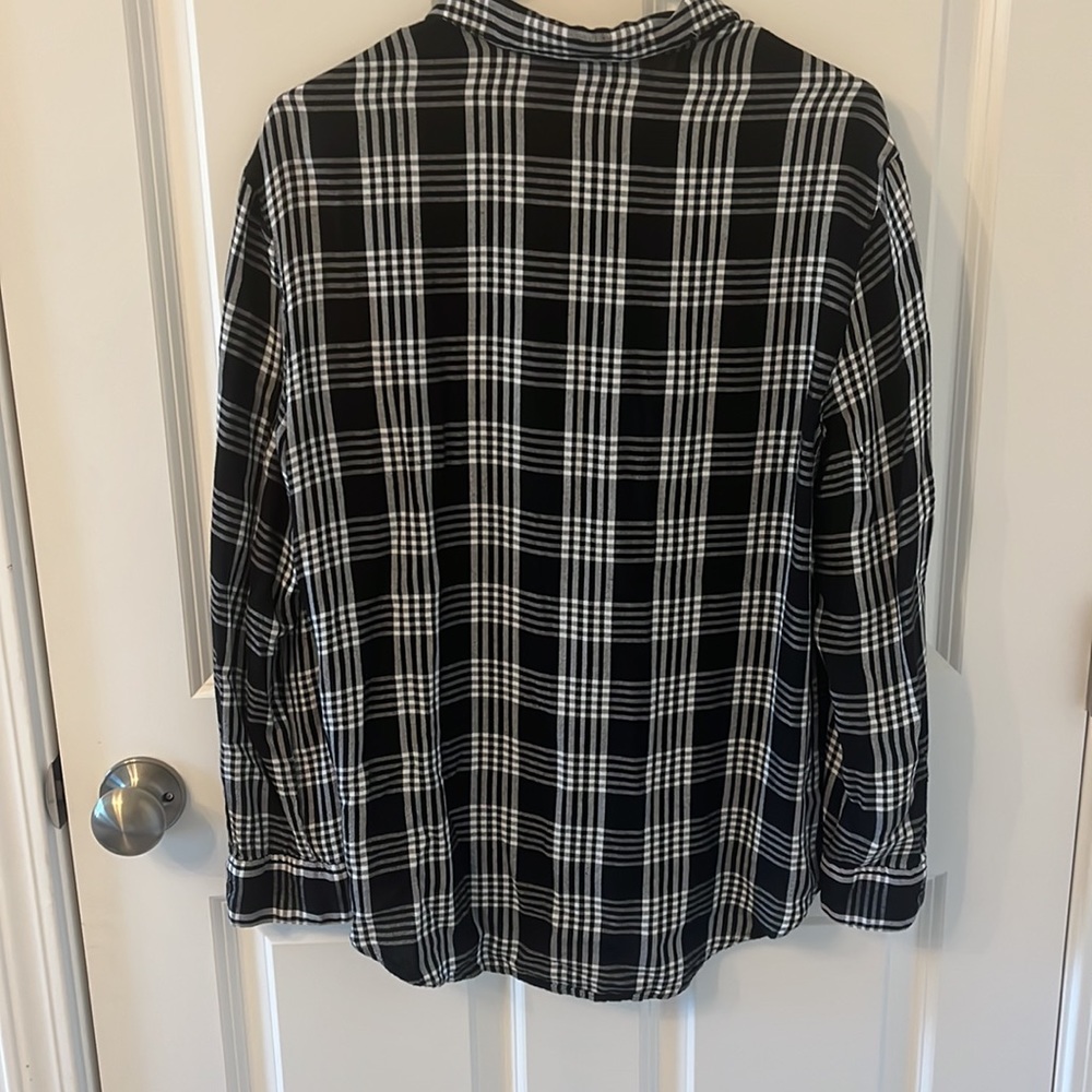 Button down - Picture 3 of 4